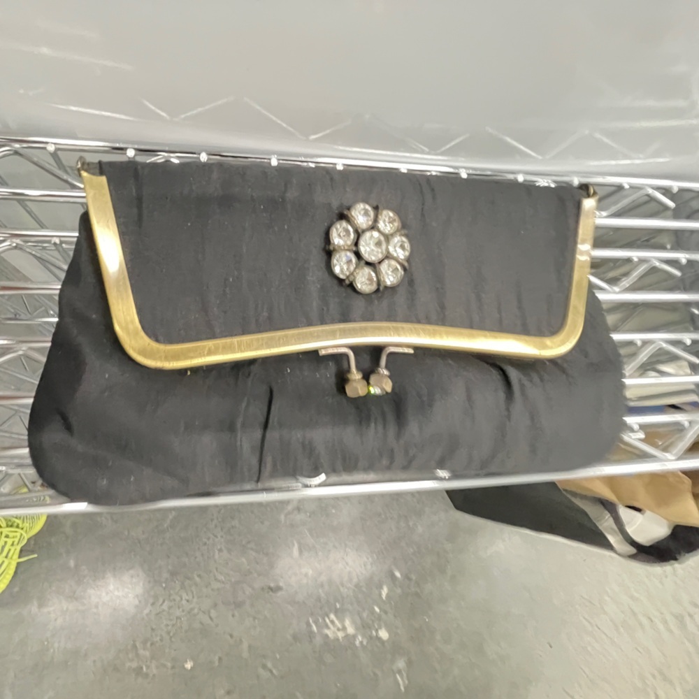 VINTAGE CLUTCH